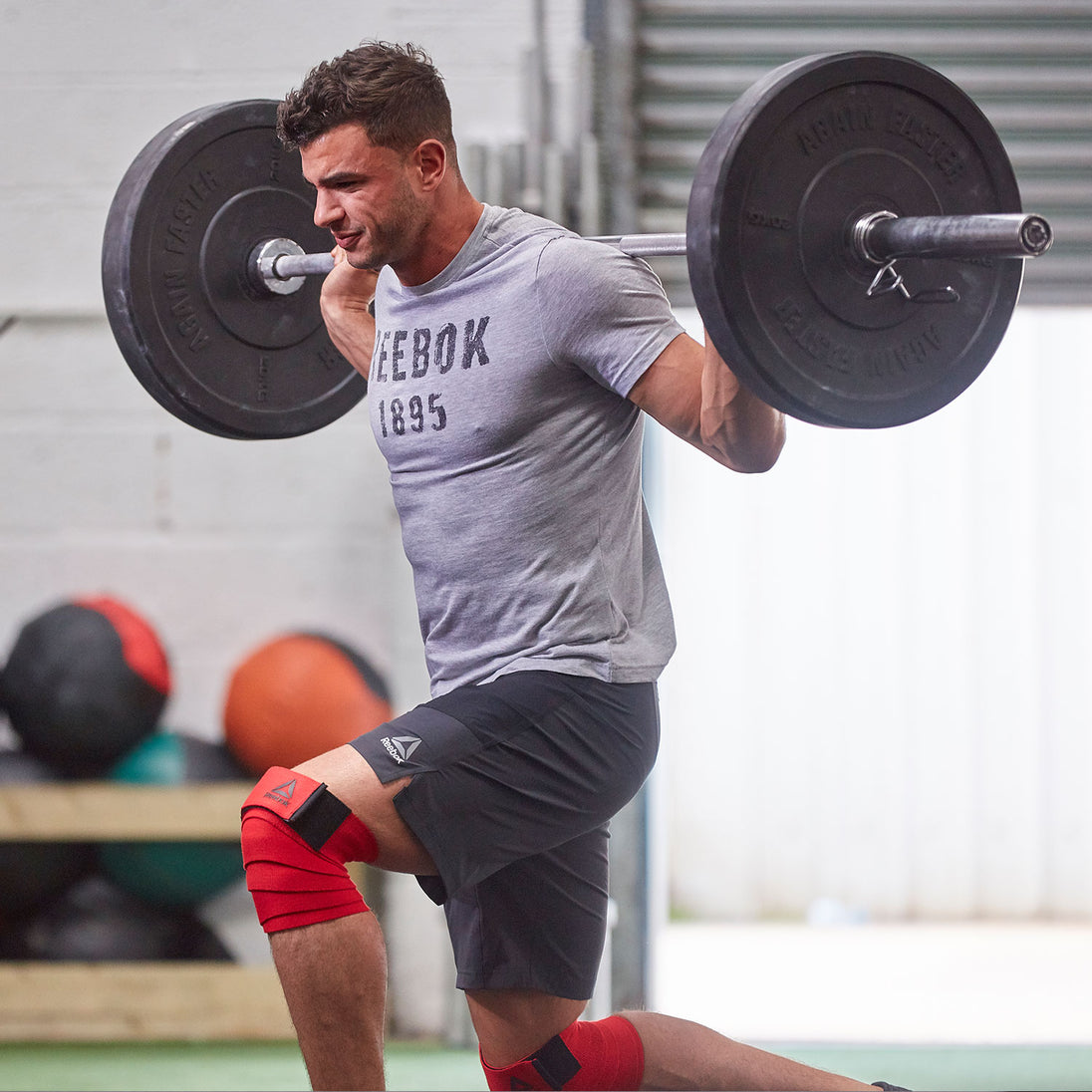 Lunges with barbell 